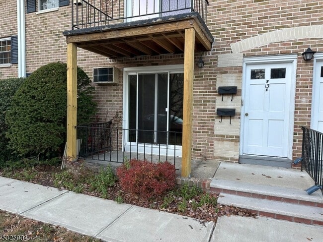 Photo - 320 South St Unidad E