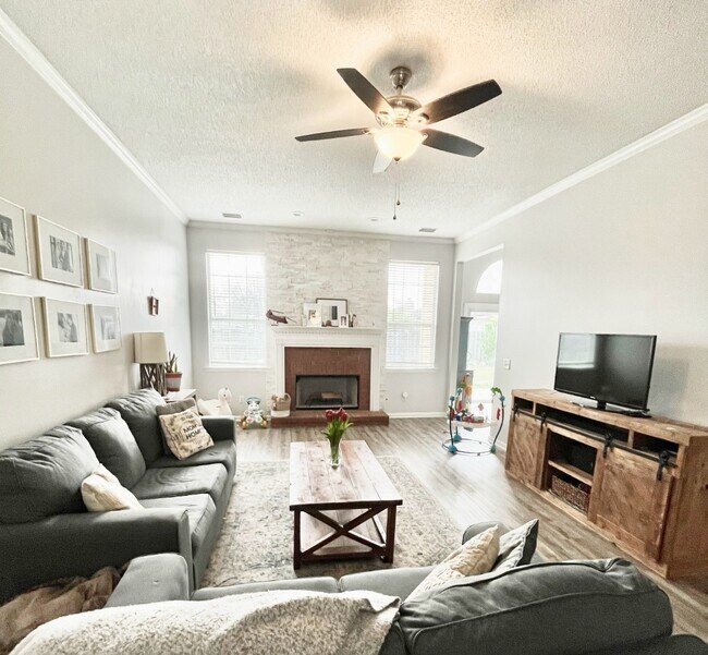122 Hopeland Dr