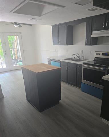 Photo - 606 Towne House Ln