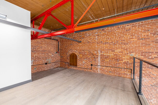 1BR, 1BA With Loft - Loft