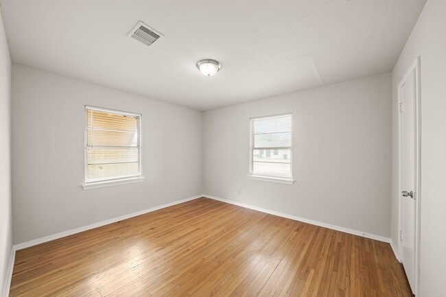 Photo - 3301 Earl St