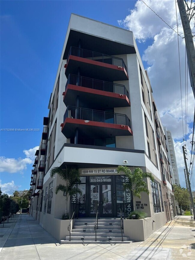 Building Photo - 1559 NW 15th Street Rd Unit 302 Rental