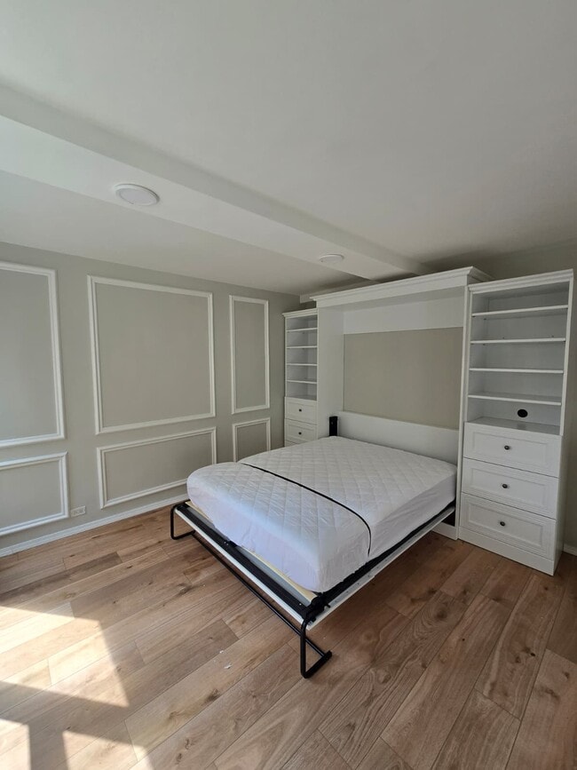 3420 N Lake Shore Dr Unit 8J