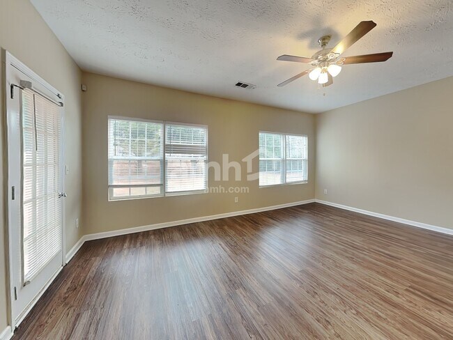 Photo - 425 Bell Flower Trl