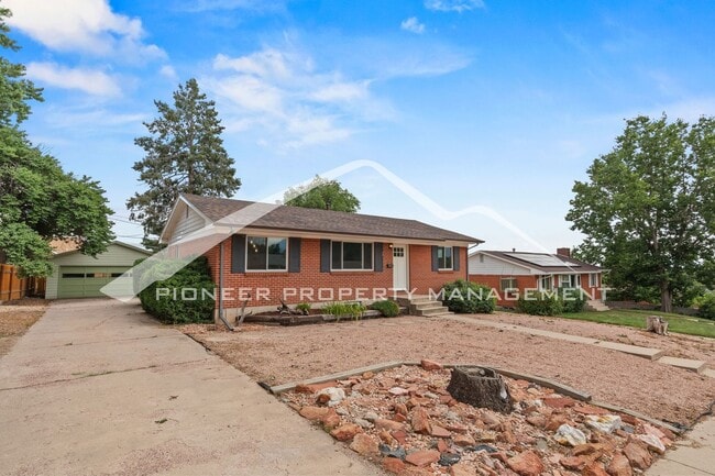 Building Photo - Spacious 4-Bed, 2-Bath Home with Finished ...