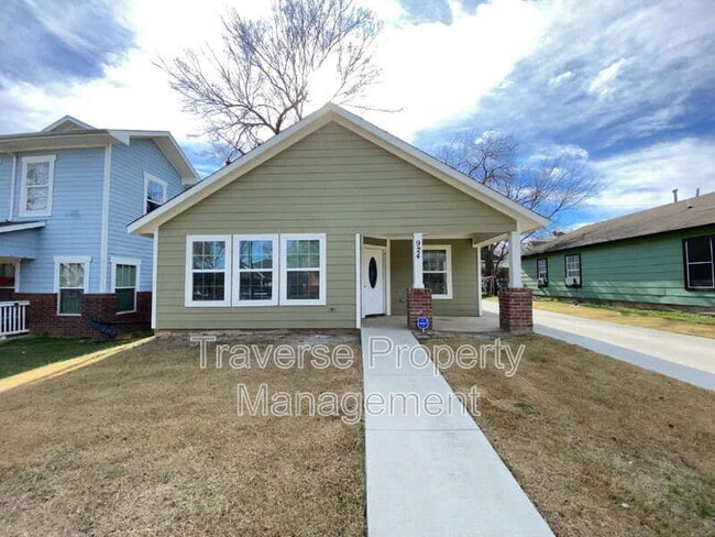 Building Photo - 924 E Annie St