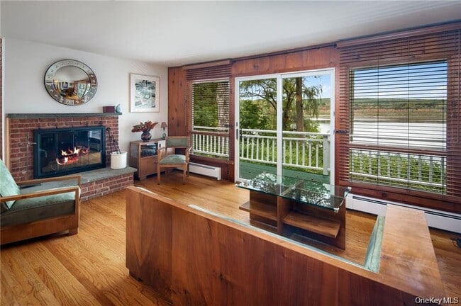 38 Bishop Park Rd