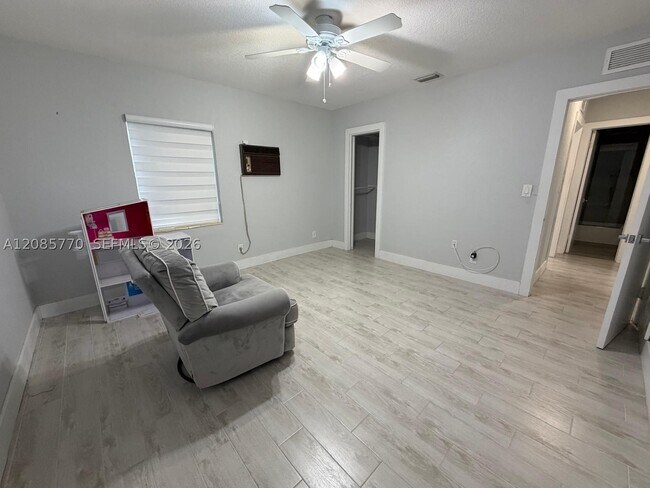 Photo - 630 SW 46th Ave