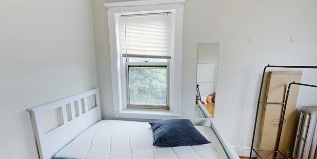 Bedroom #2 - 92 Maple St Unidad 4