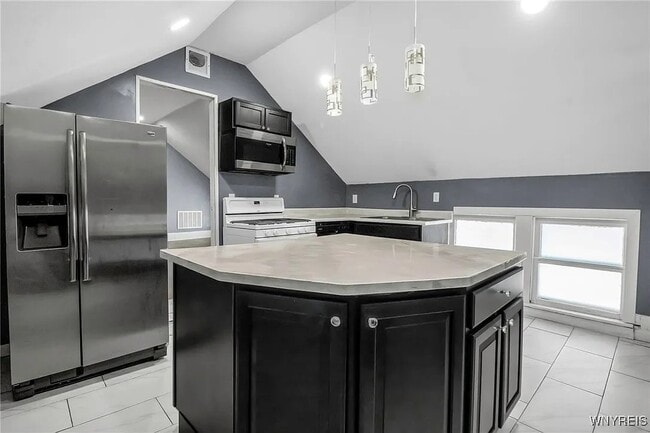 Photo - 199 Amber St Unit Upper