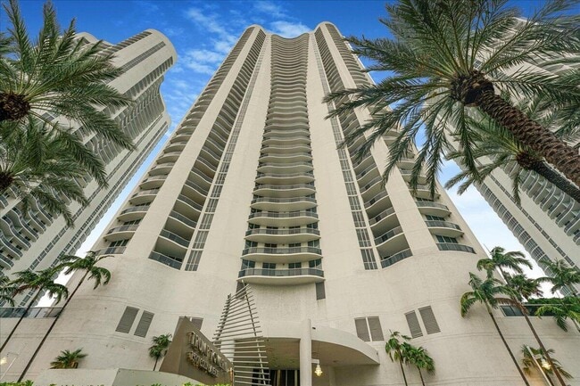 Building Photo - 15901 Collins Ave Unit 3804 Rental