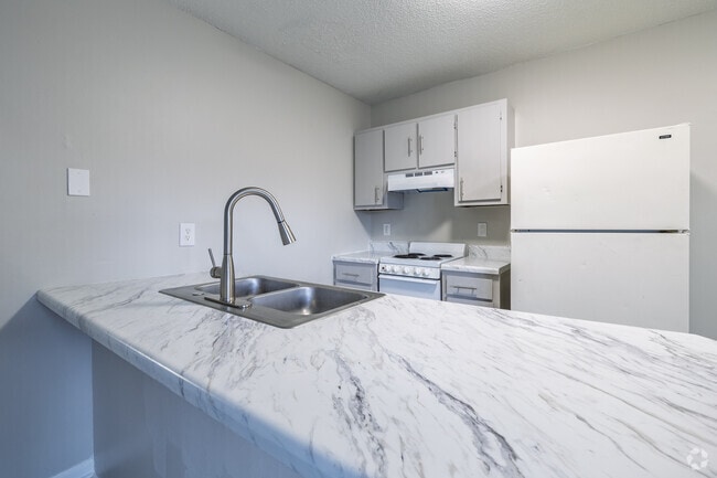 1BR, 1BA-630 SF Gold Kitchen