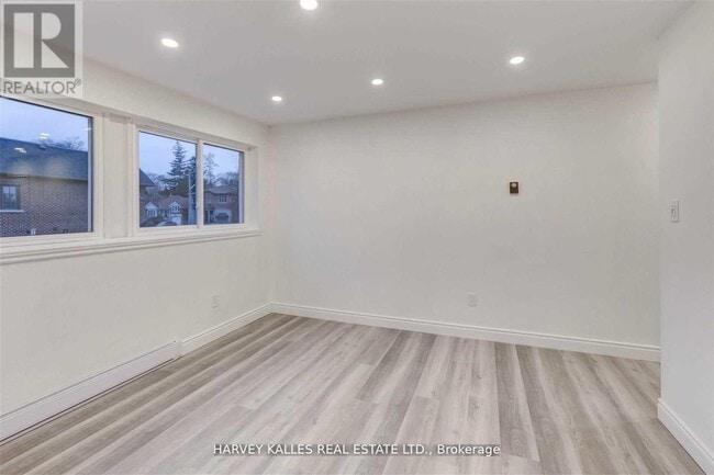 Photo - 901 Millwood Rd