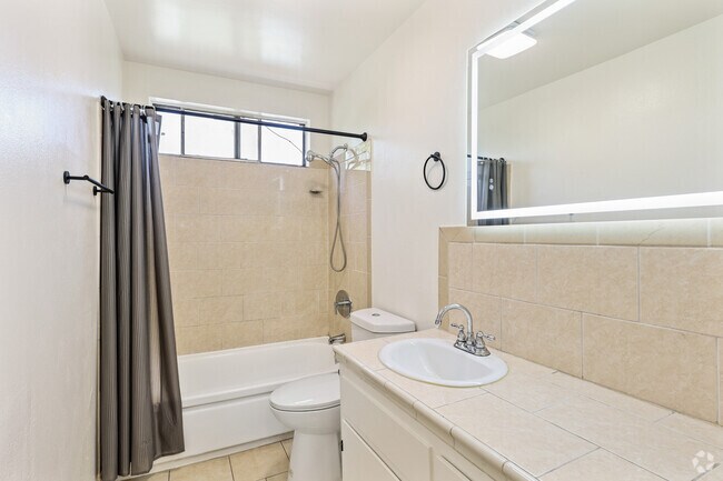 1BR, 1BA - 680SF - Bathroom