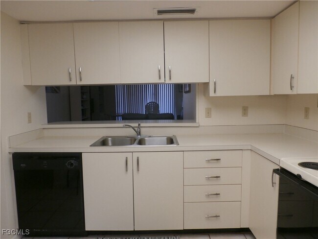 Photo - 11300 Caravel Cir Unit 210