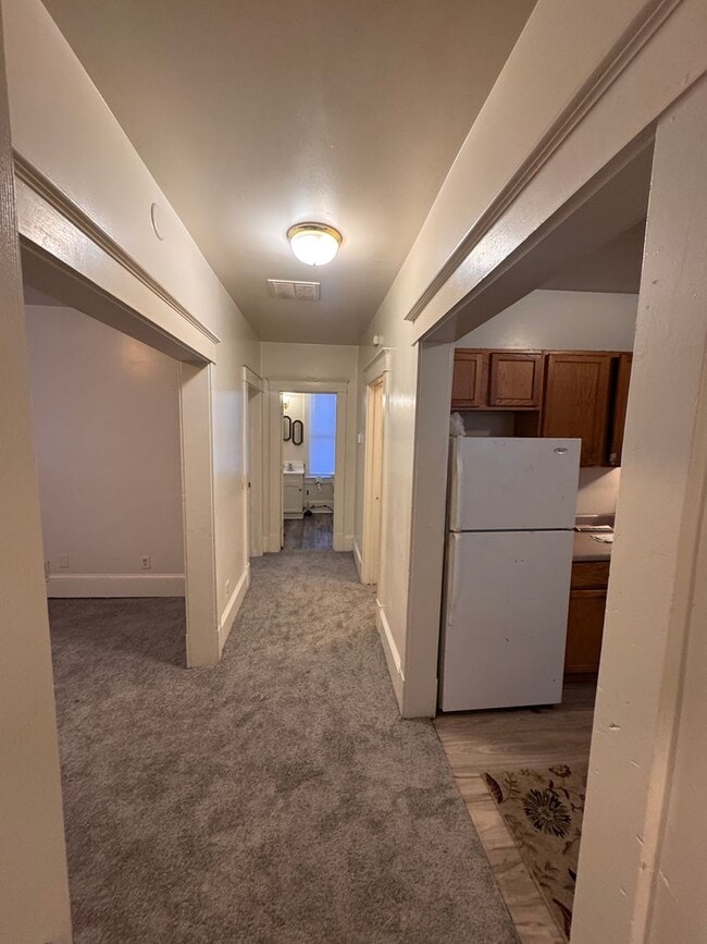 Photo - AVAILABLE Now! Wonderful 2 Bedroom, 1 Bath, Upper Level Unit with quick access to 94 and Downtown...