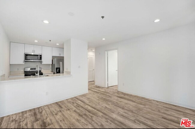 Photo - 2301 Santa Monica Blvd Unit 202