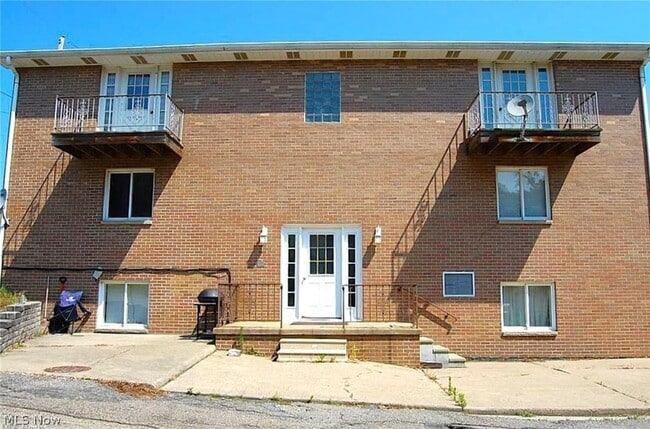 Building Photo - 28 Pioneer Dr Unit 1