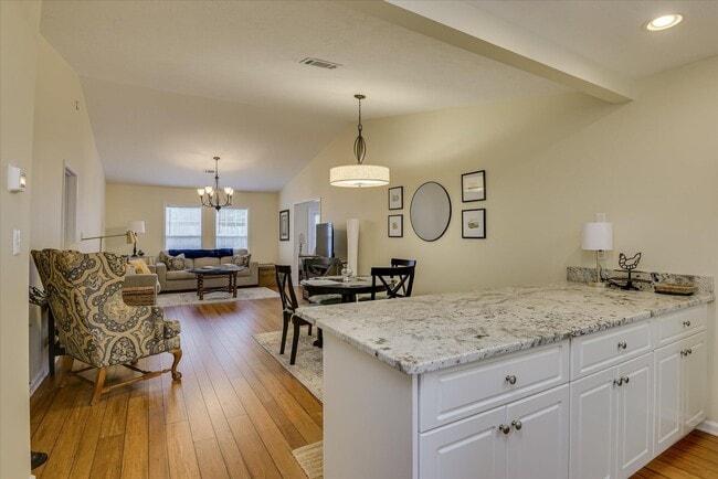 Photo - 147 Portofino Ln SW