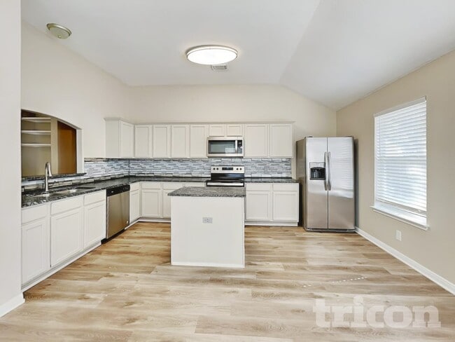 Photo - 352 Meadow Park