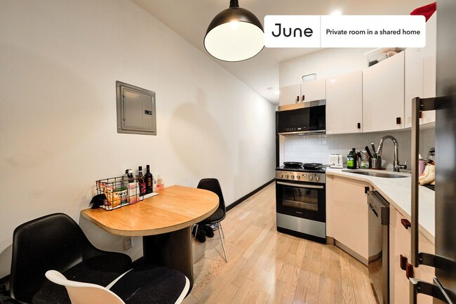 Photo - Room in Shared 3 bed/3 bath home Unidad A