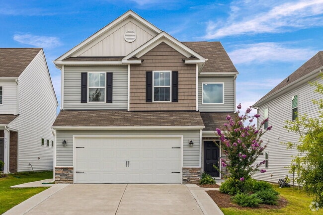 Building Photo - "Spacious 4-Bedroom Home Located In Desira...