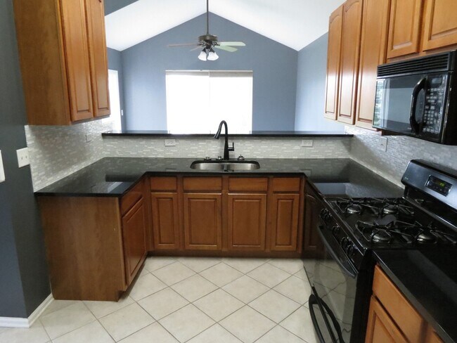 Photo - 465 Cary Woods Cir Unidad 465