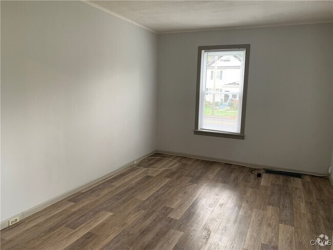 Building Photo - 112 W 1st St S Rental