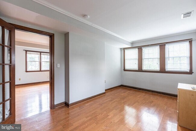 Photo - 1906 S Ives St