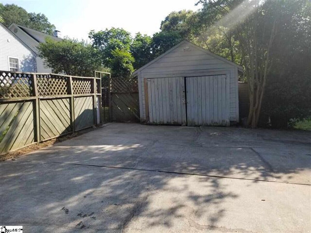 Photo - Cozy 4 Bed 2 Bath Home in Greenville