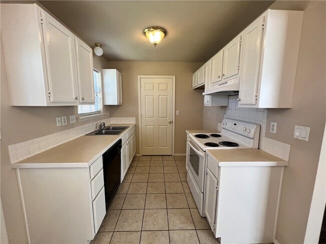 Photo - 1102 Tunbridge Dr