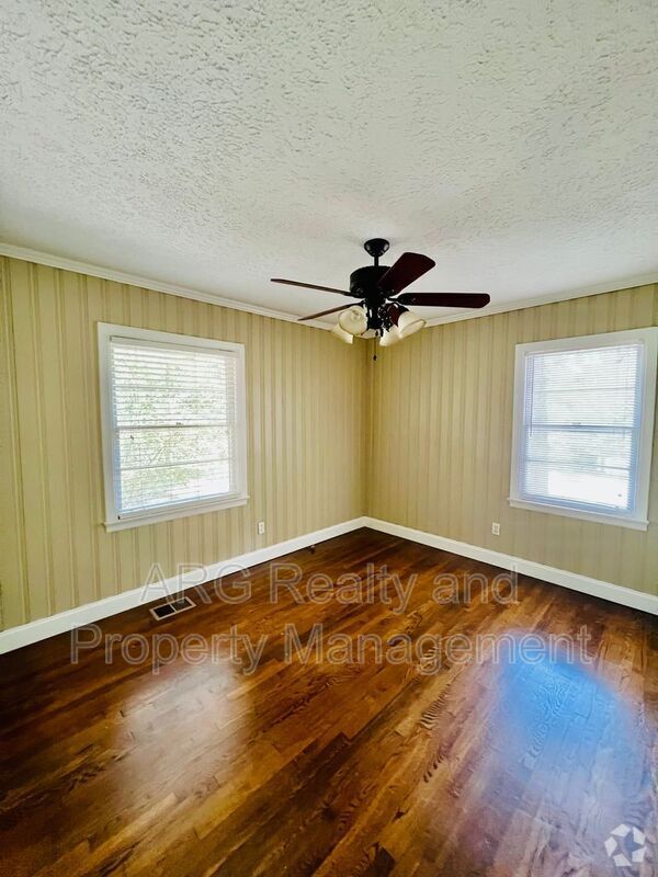 Building Photo - 2069 Arlington Ave NE Rental