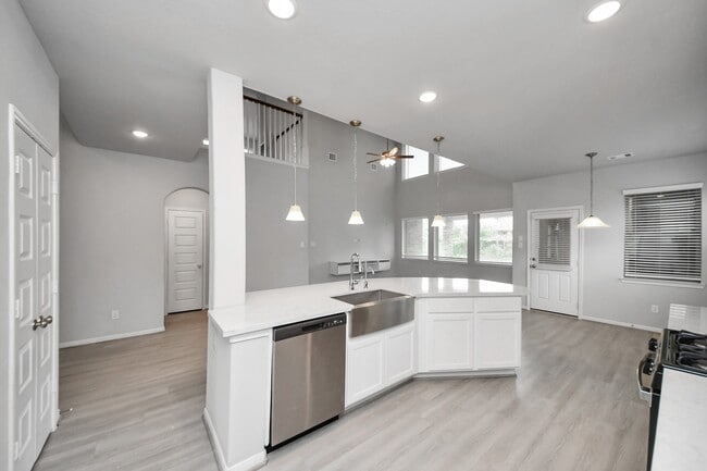 Building Photo - 3102 Trishelle Ct