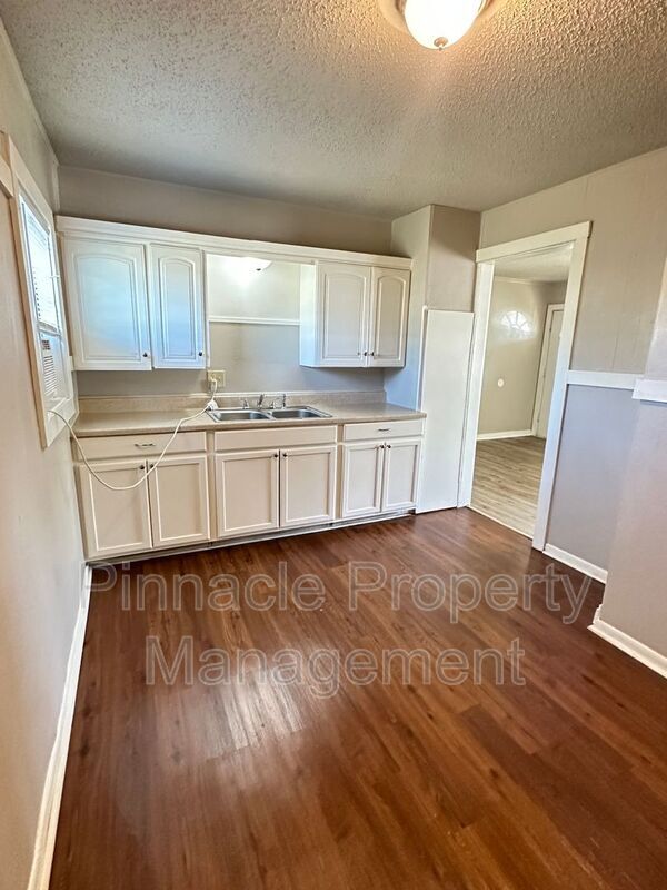 Photo - 72 E 33rd St