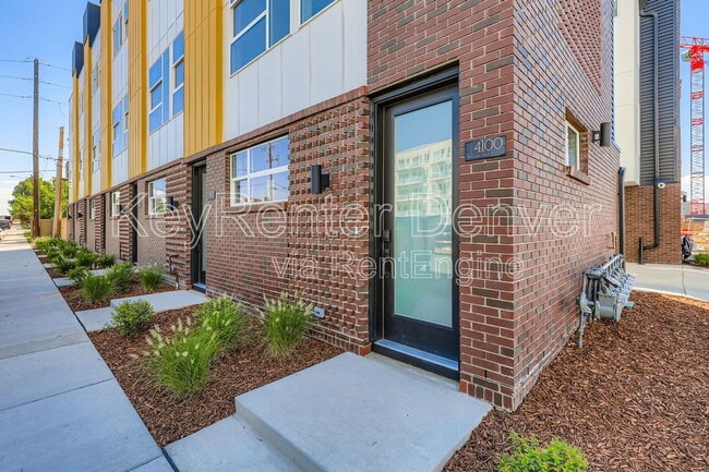 Building Photo - 4100 E Warren Ave Unit 4