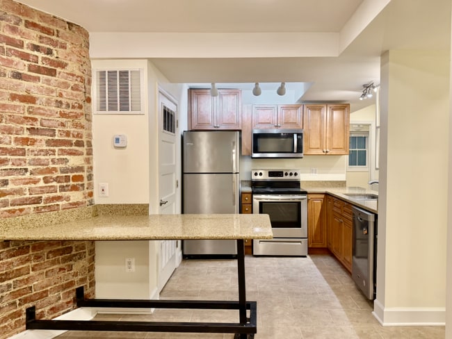 Building Photo - 1833 Lamont St NW Unit 001