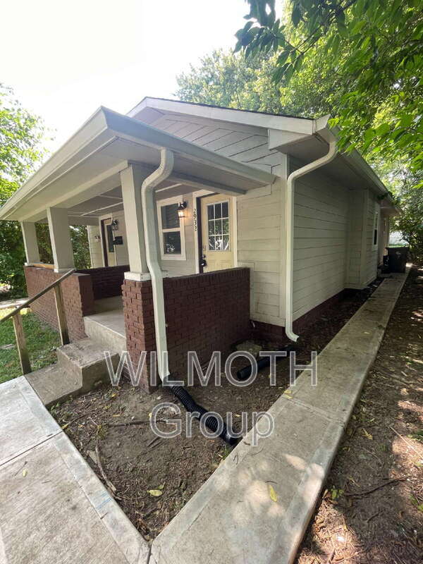 Building Photo - 2932 N Dearborn St Unit A