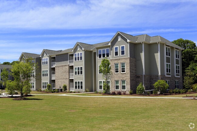 Vinings at Carolina Bays Apartments For Rent in Myrtle