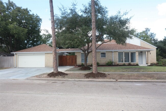 Photo - 2210 Shadowbriar Dr