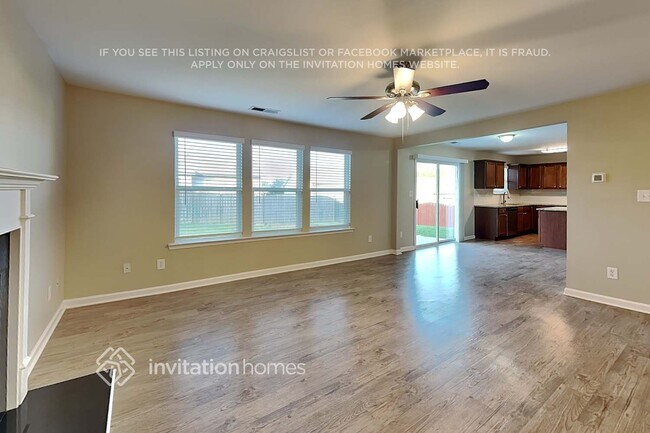 Photo - 925 Donington Cir SE