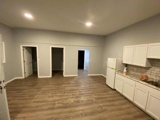 Photo - 11939 Triskett Rd Unidad Studio