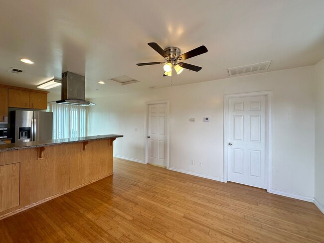 Photo - Upstairs 1 Bedroom with tons of Sunshine and Large Balcony!