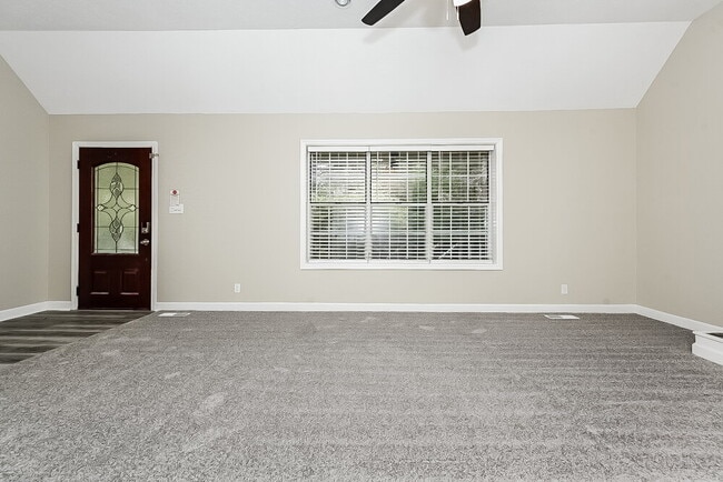 Photo - 130 Maple Pl