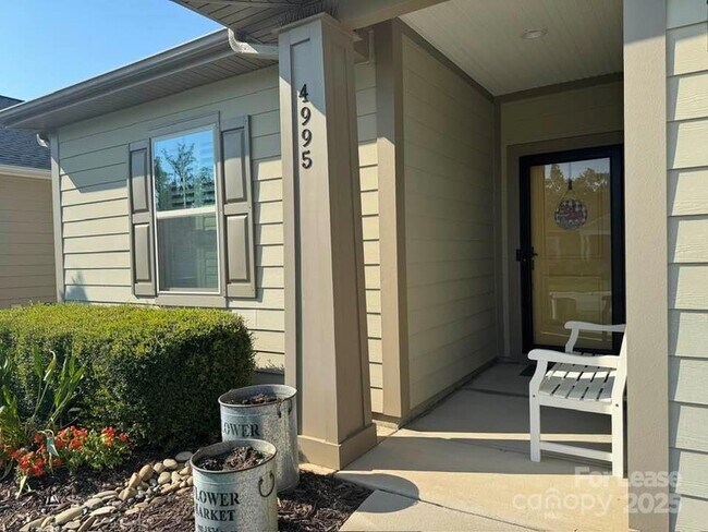 Photo - 4995 Looking Glass Trail