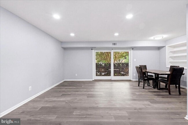 Photo - 218 Locust St SE Unit 142