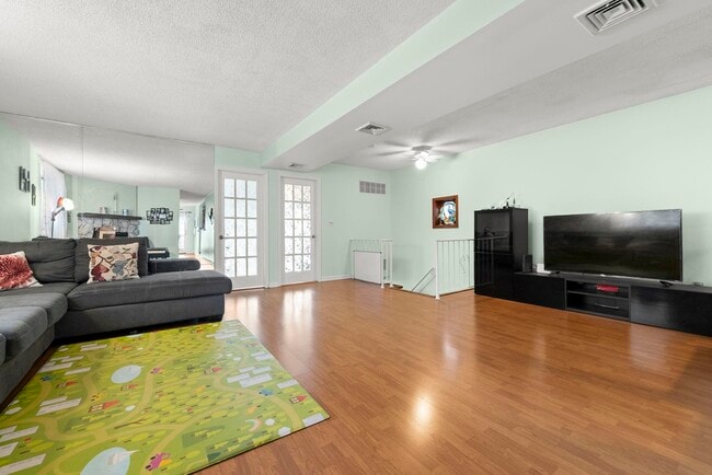 Photo - 77 W 17th St Unit 2