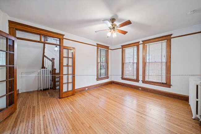 Photo - 831 Hamlin St
