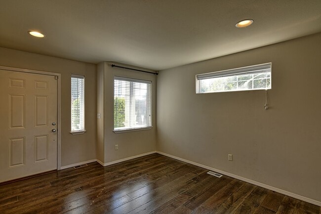 Photo - Spacious Craftsman Style Home - Pet Friendly!