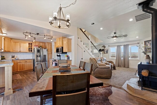 Photo - 15916 Hill Top Cir