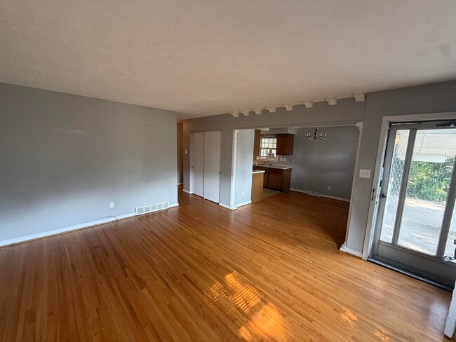 2116 Cypress Dr